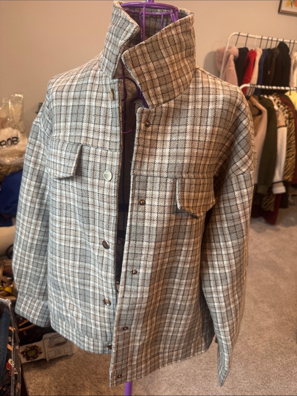 Beautiful Lightweight Plaid Shirt Jacket - Grey/Tan